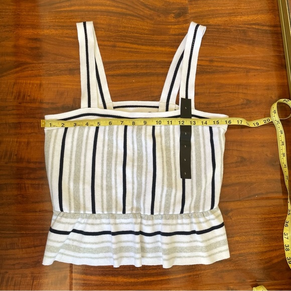 NWT beautiful banana republic top
Size S - Picture 2 of 6